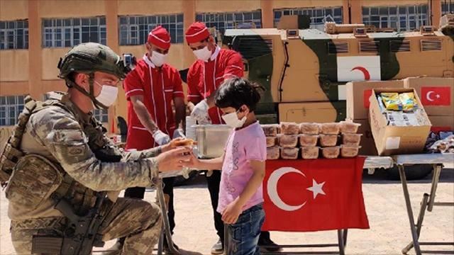 Mehmetçik, Barış Pınarı bölgesindeki ihtiyaç sahiplerine yönelik yardım faaliyetlerine devam ediyor