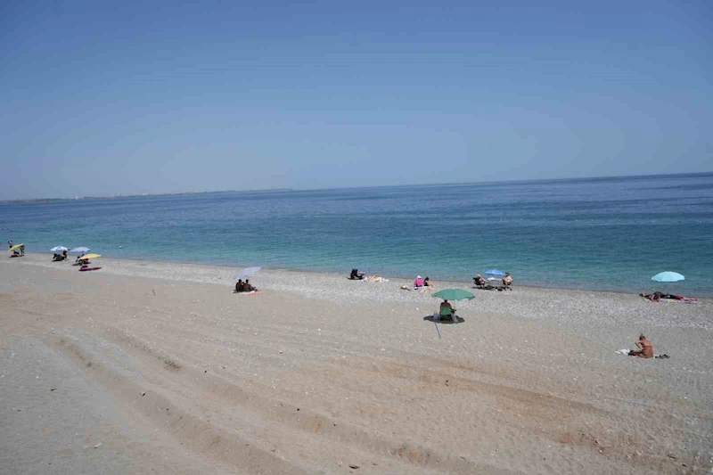 Antalya’da termometreler 46 dereceyi gösterdi, sahiller boşaldı
