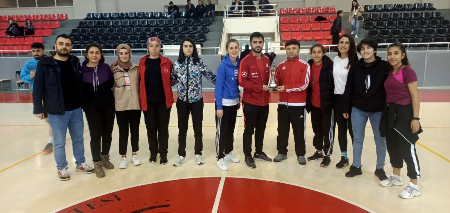 Üniversite takımlarının salon maçları sona erdi