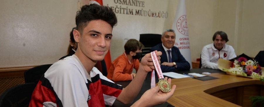İl Milli Eğitim Müdürü Albak, başarılı sporcuları kabul etti