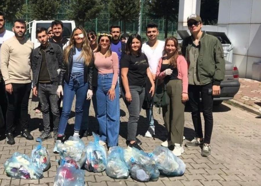 Daha yeşil, güzel ve temiz bir Karacaoğlan Yerleşkesi için temizlik yaptılar