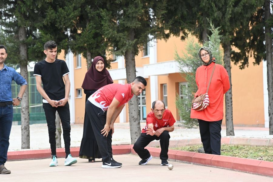 Huzurevi sakinlerinden OKÜ’ye ziyaret