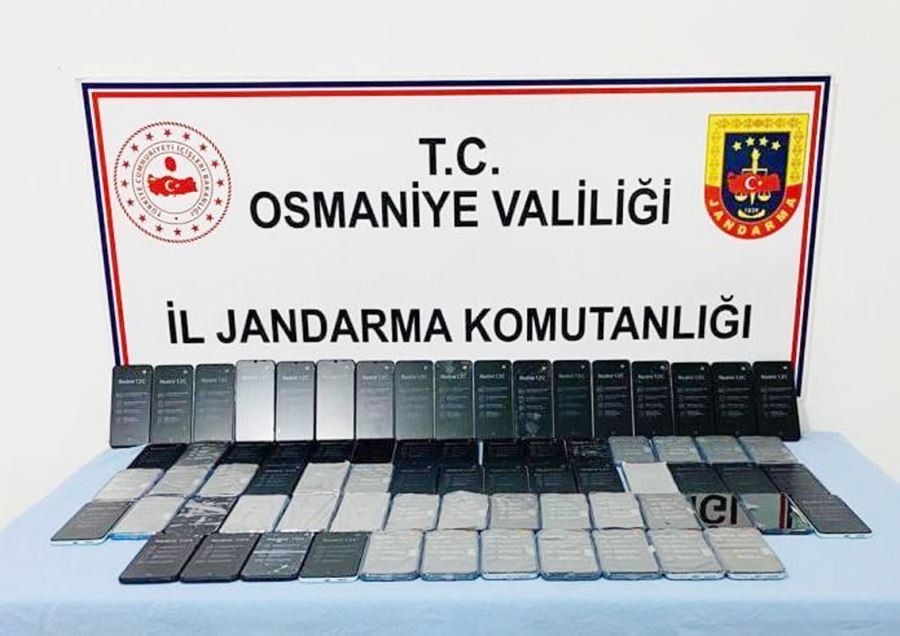 Uygulamada 450 bin lira değerinde 73 kaçak telefon ele geçirildi