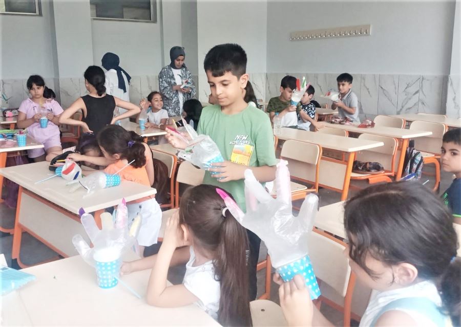 Yap-Öğren-Keşfet Atölyesinde el becerilerini güçlendiriyorlar