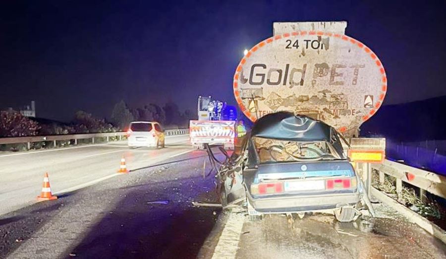 Otomobildeki 3 kişi kazada feci şekilde can verdi