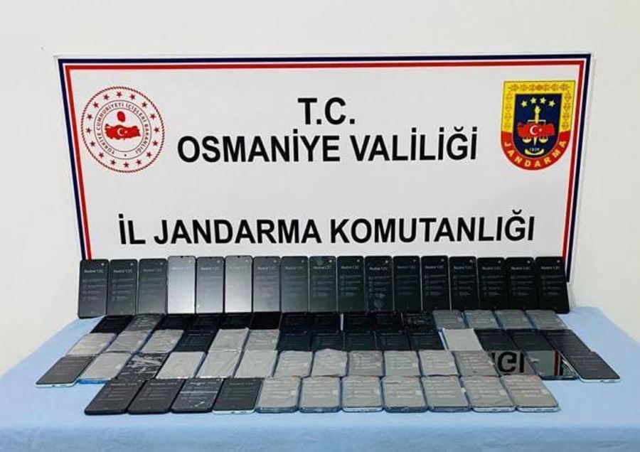 Uygulamada 450 bin lira değerinde 73 kaçak telefon ele geçirildi