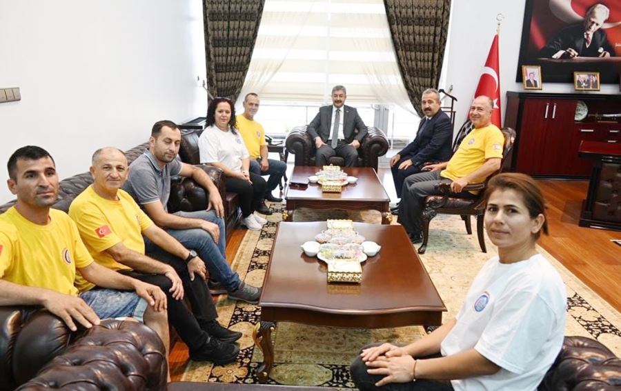 Dernek üyeleri, depremzedelerin ihtiyaçlarını belirliyor