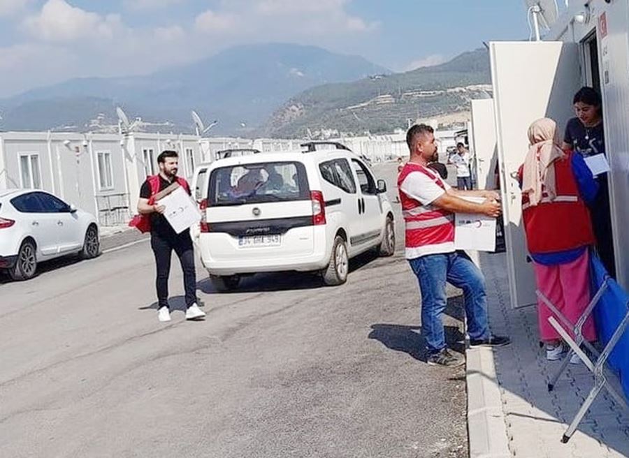 Kızılay desteği, depremzedelere moral oluyor 