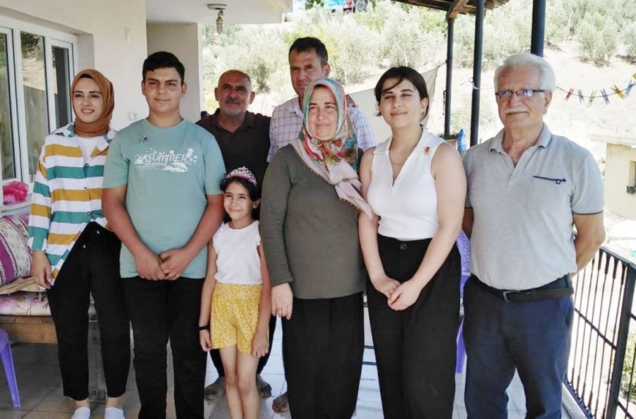 Başarılı öğrencilere, emekli öğretmenden destek 