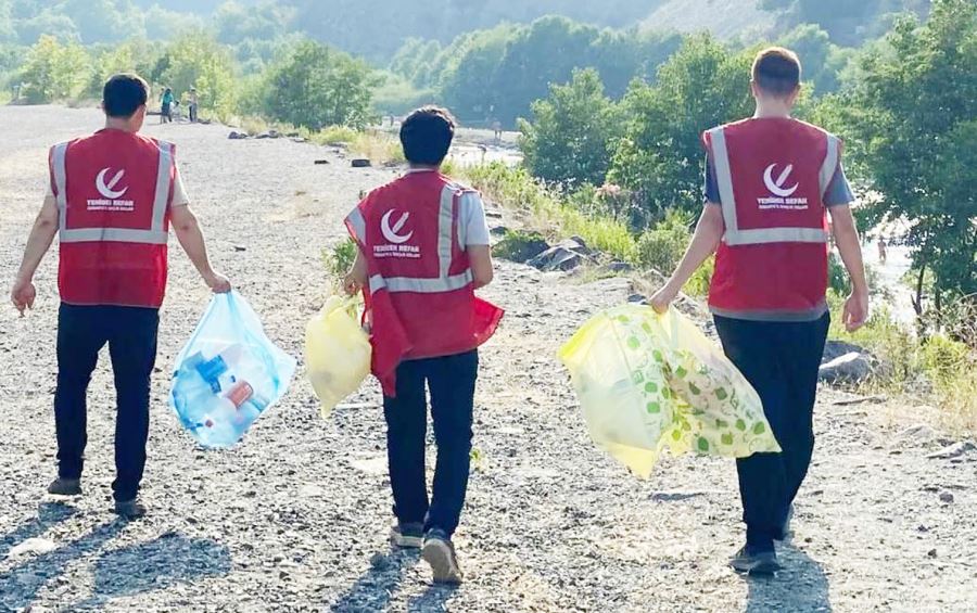 Plastik poşet, suda 400, karada 800 yılda geri dönüşüyor