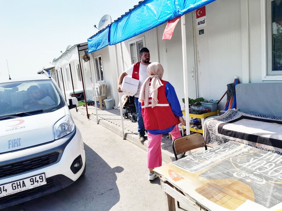 Kızılay desteği, depremzedelere moral oluyor 