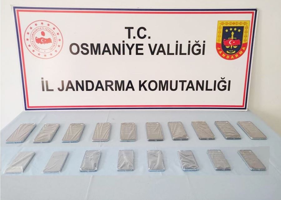 İki araçta kaçak telefon ele geçirildi 