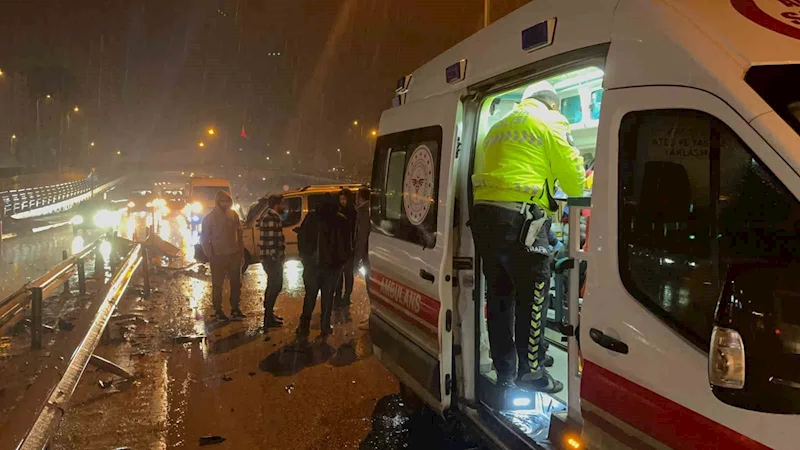 Antakya’da refüje çarpan aracın sürücüsü yaralandı
