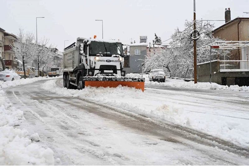 Isparta’da kar yağışı nedeniyle taşımalı eğitime 1 gün ara verildi
