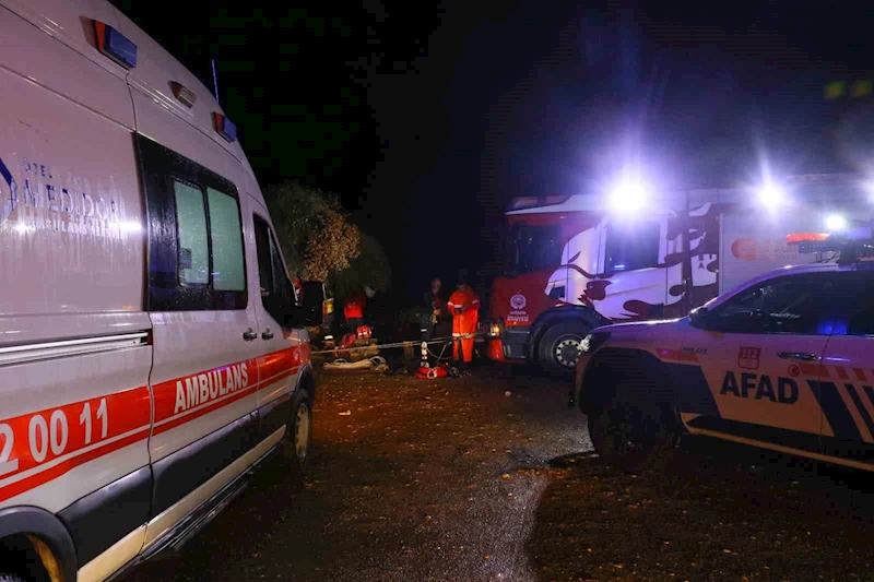 Falezlerden denize düşen araç için ekipler arama çalışması yaptı
