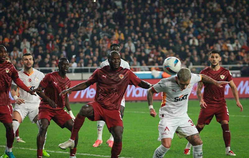 Trendyol Süper Lig: Atakaş Hatayspor: 1 - Galatasaray: 0 (İlk yarı)
