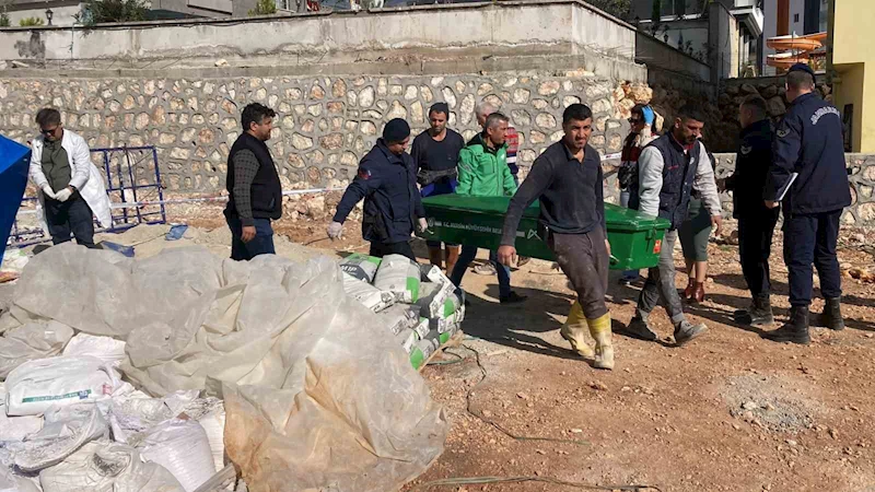 Mersin’de 8. kattan düşen işçi hayatını kaybetti
