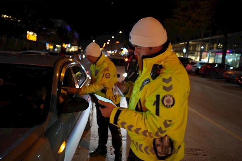 Isparta’da son 24 saatte toplam 233 araç ve sürüsüne idari para cezası, 23 araca trafikten men
