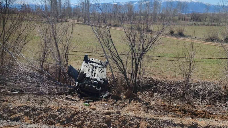 Isparta’da kontrolden çıkan otomobil takla attı: 1 yaralı
