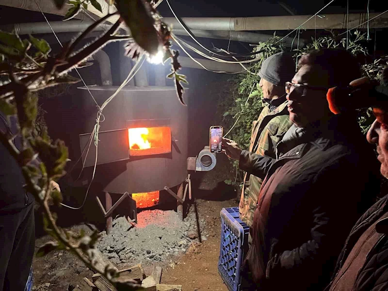 Serik Kaymakamı Şahin zirai don nöbeti tutan çiftçilerle sabahladı
