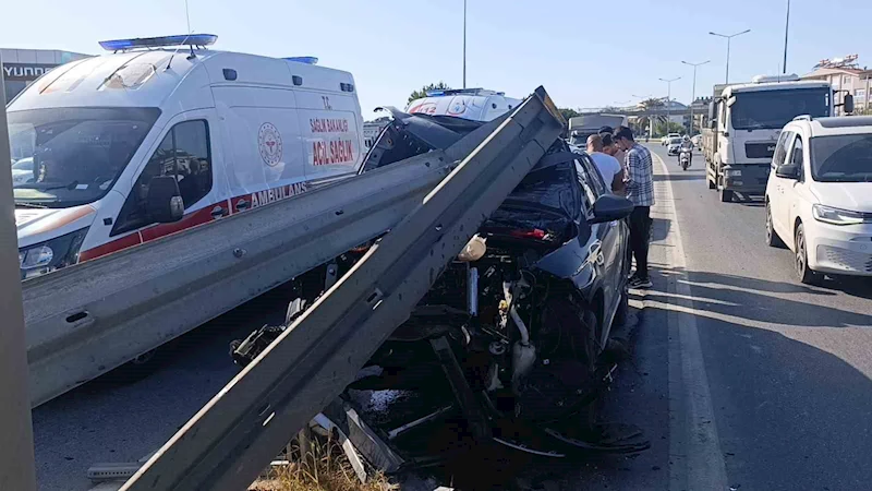 Antalya’da faciadan dönüldü: 3 yaralı
