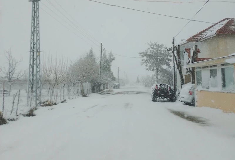 Antalya’nın Kaş ilçesinde kar yağışı etkili oluyor
