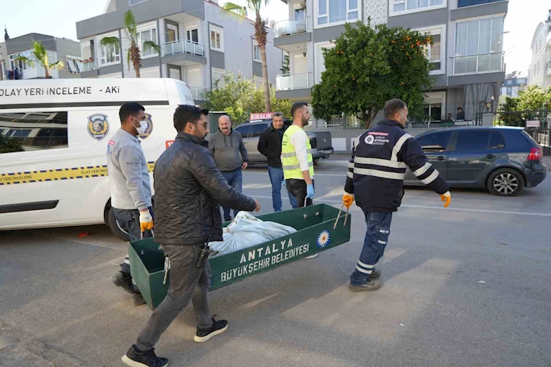 Gardırobun içinde kendini yakan adam hayatını kaybetti
