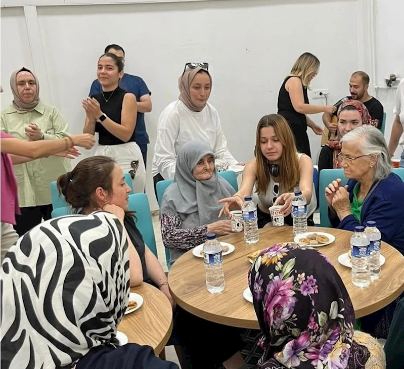 Kütahya’da öğrencilerden huzurevi sakinlerine egzersiz uygulaması
