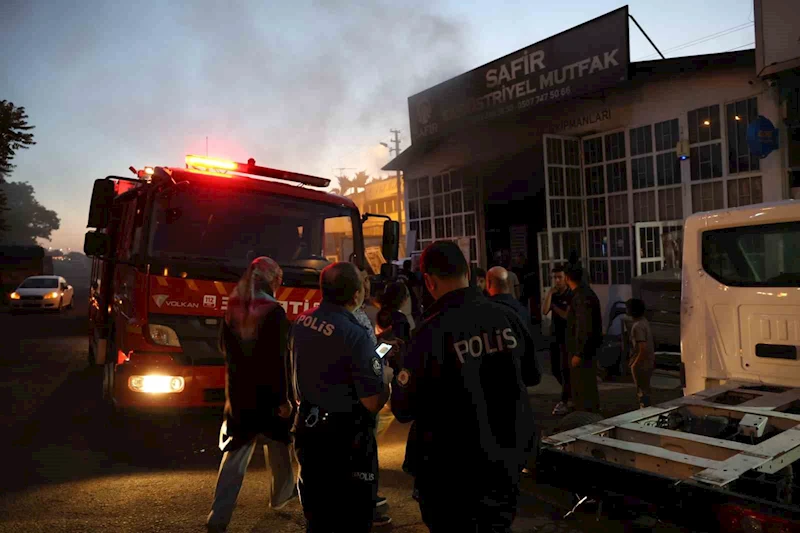 Nevşehir’de iş yeri yangını paniğe neden oldu
