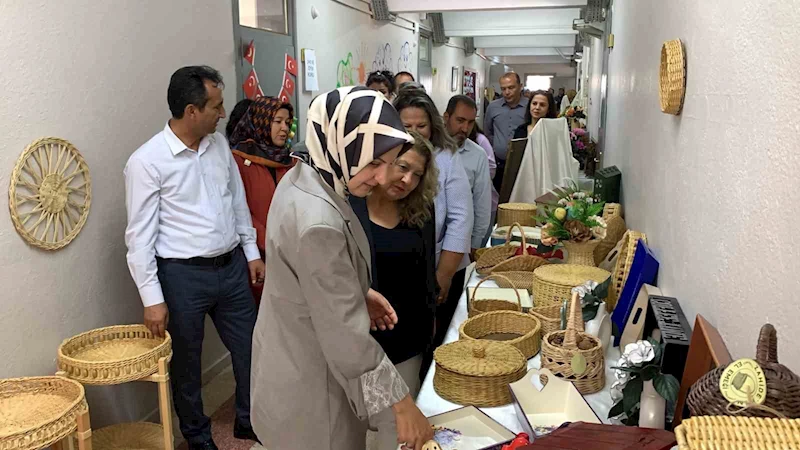 Karaman’da kursiyerlerin el emeği yüzlerce eser sergilendi
