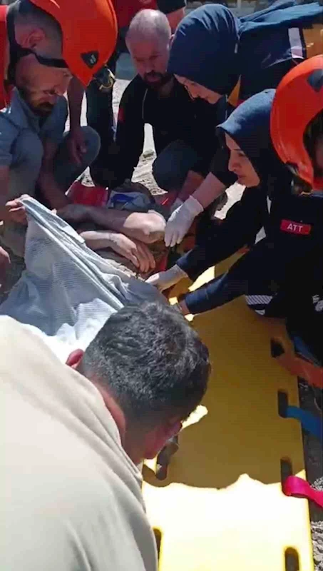 İş makinesi elektrik tellerine temas etti, 1 işçi yaralandı
