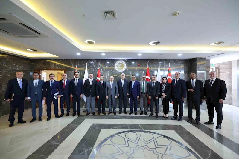 Ticaret Bakanı Bolat, Uluslararası Nakliyeciler Derneği üyeleriyle bir araya geldi
