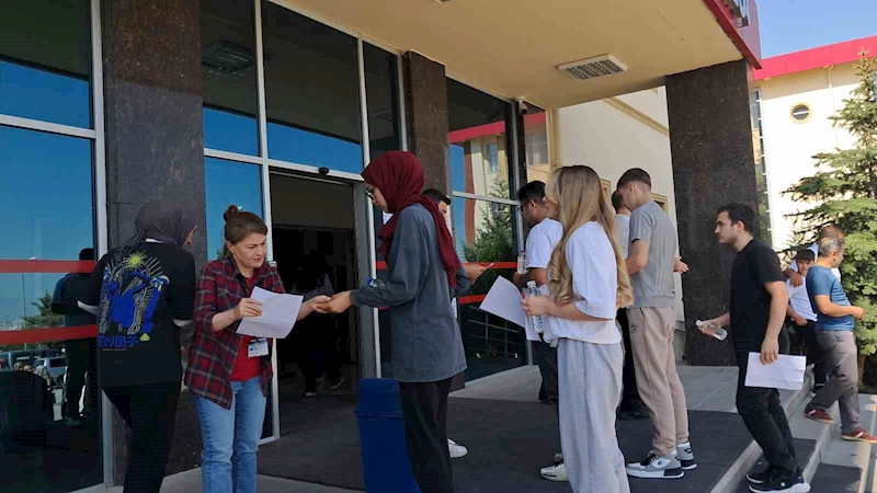 Karaman’da YKS’ye geç kalan adaylar sınava alınmadı
