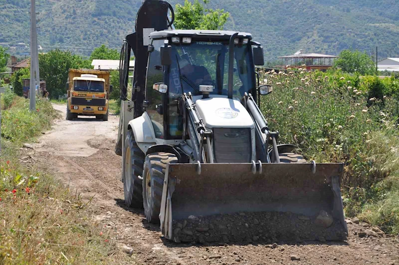 Bozdoğan Belediyesi’nden ova yollarına bakım
