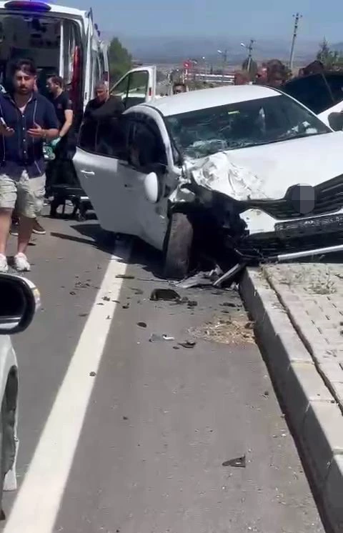 Elazığ’da trafik kazası: 3 yaralı
