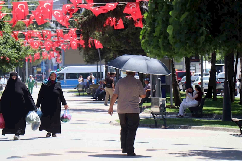 Sakarya’da sıcak hava bunalttı: Gölgelere kaçış başladı
