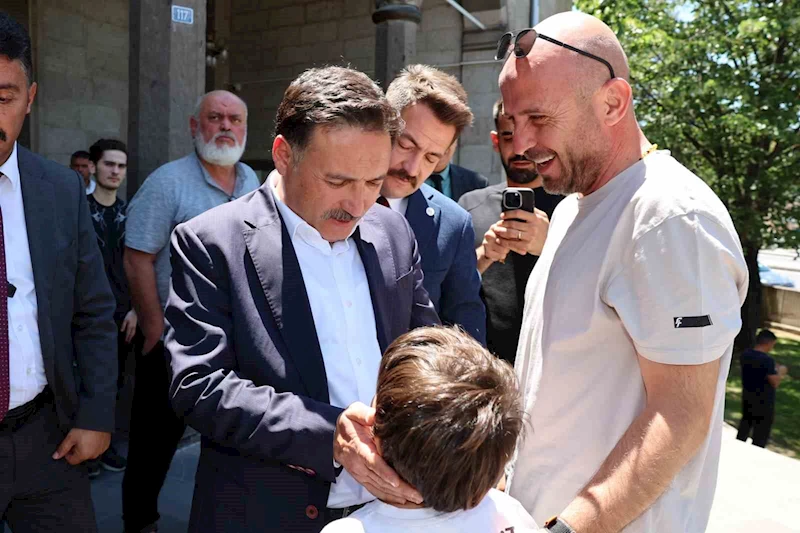 Vali Çiçek, mahalle ziyaretlerine devam ediyor
