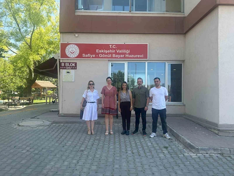 80 yaş üstü ve yatağa bağımlı bireyler için e-rapor süreci huzurevlerinde anlatıldı
