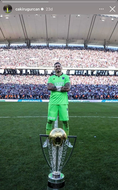 Uğurcan Çakır’dan transfer iddialarına şampiyonluk kupalı yanıt

