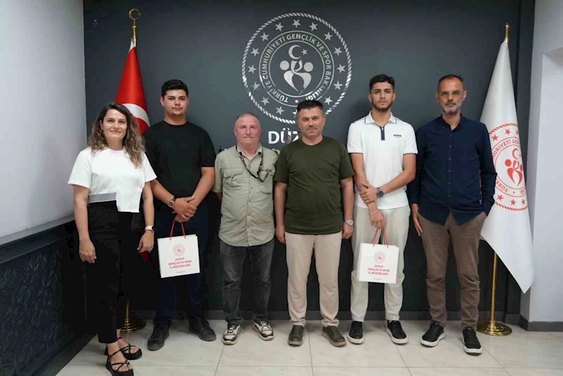 Başarılı sporcuları ağırladı
