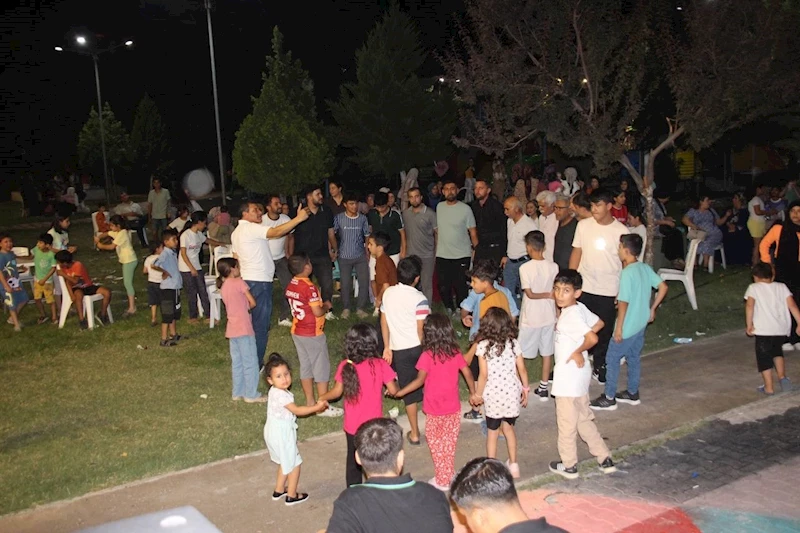 Mahalleliyi parka toplayan muhtar sürpriz yaptı
