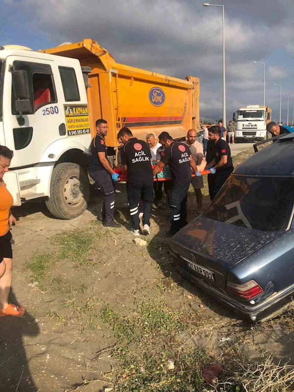 Park halindeki araca çarpıp kum tepesine saplandı
