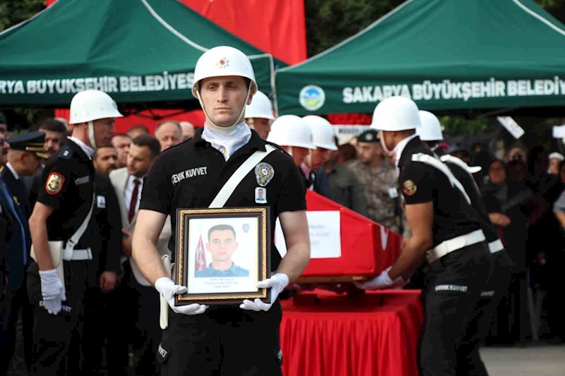 Çankırı’daki kazada hayatını kaybeden polis özel harekat kursiyeri Sakarya’da defnedildi
