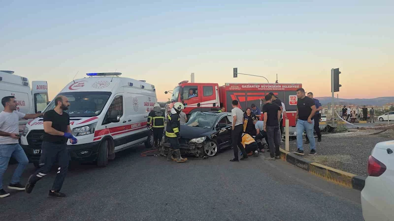 Gaziantep’te tır ile otomobil çarpıştı: Nişanlı çift yaralandı
