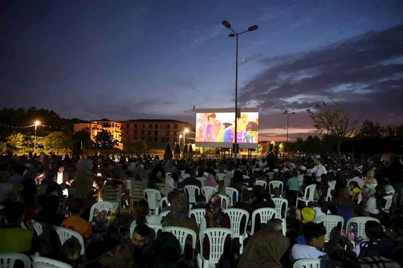Kartepe’de açık hava sinema keyfi başladı
