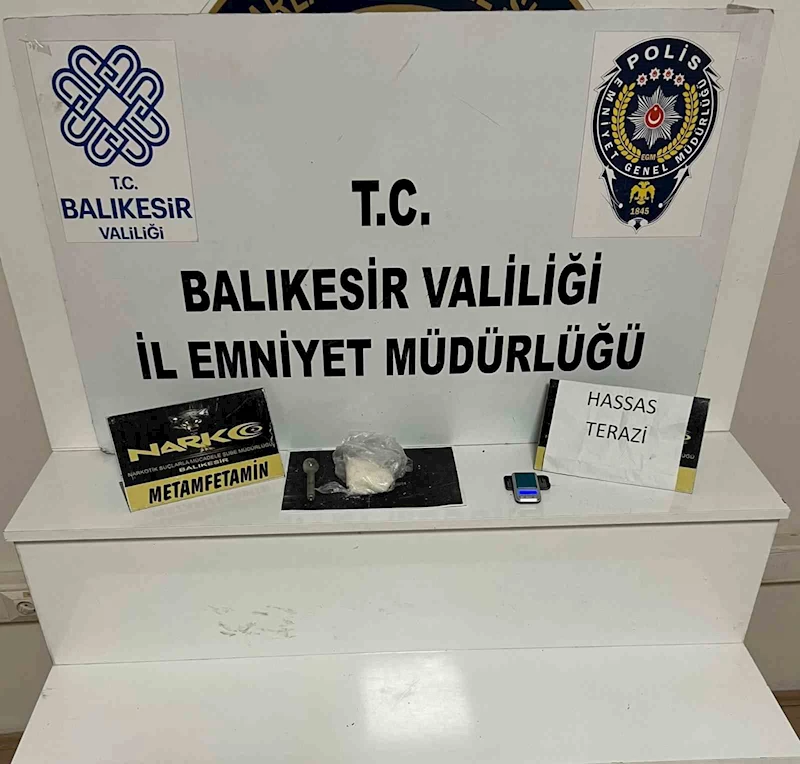 Balıkesir’de uyuşturucu taciri 3 kişi tutuklandı
