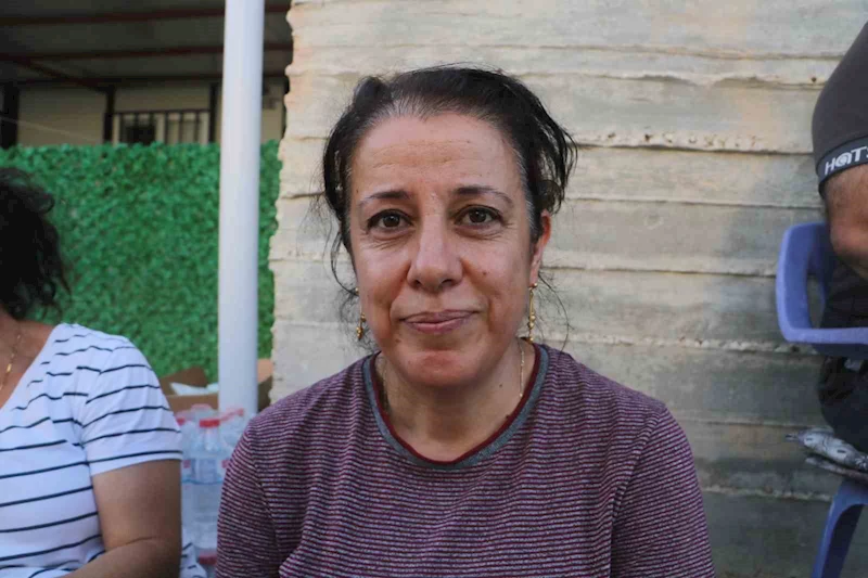 Depremde evi yıkılmıştı, alevler yuvasına metreler kala kontrol altına alınınca buruk mutluluk yaşadı

