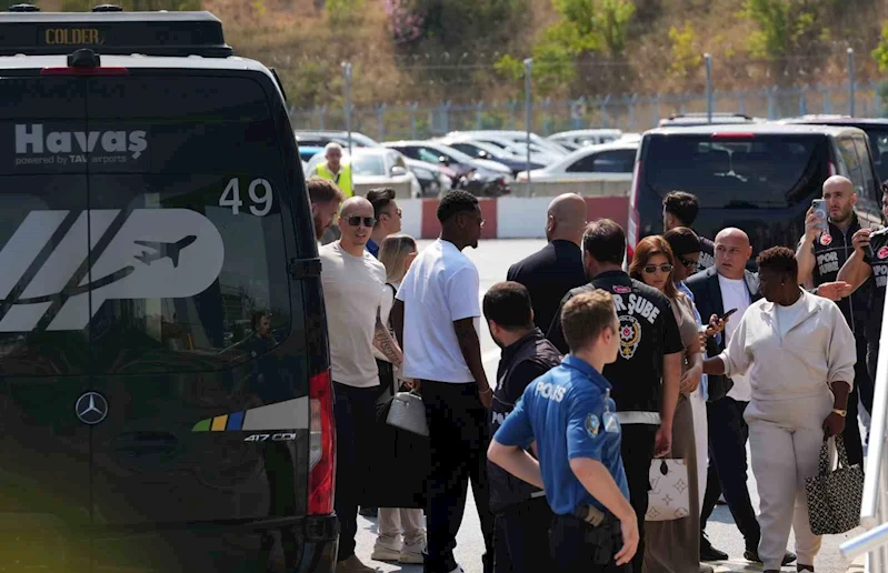Jhon Duran, İstanbul’a geldi
