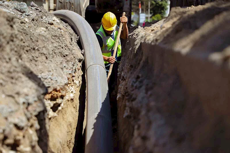 Söğütlü’nün 25 kilometrelik altyapısı için ekipler ilçenin dört bir yanında çalışıyor
