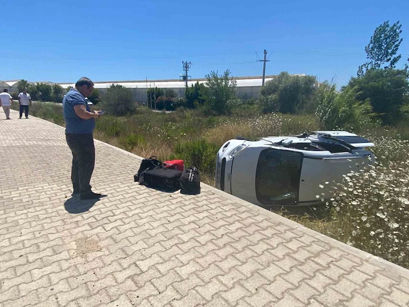Antalya’da hafif ticari araç şarampole yuvarlandı: 1 yaralı

